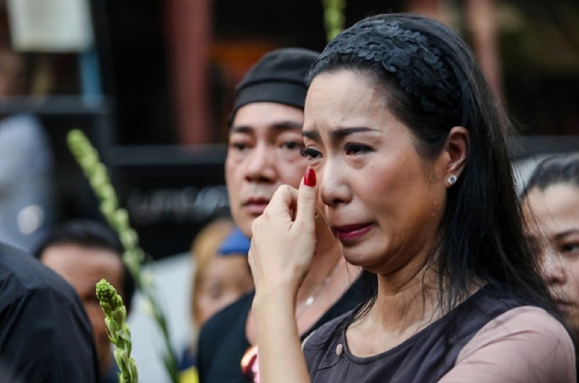 Nữ NSND là Phó chủ tịch: "Tôi lấy tay che nhưng đạn vẫn sượt qua tay ghim vào ngực"- Ảnh 2. Nữ NSND là Phó chủ tịch: "Tôi lấy tay che nhưng đạn vẫn sượt qua tay ghim vào ngực"- Ảnh 2.