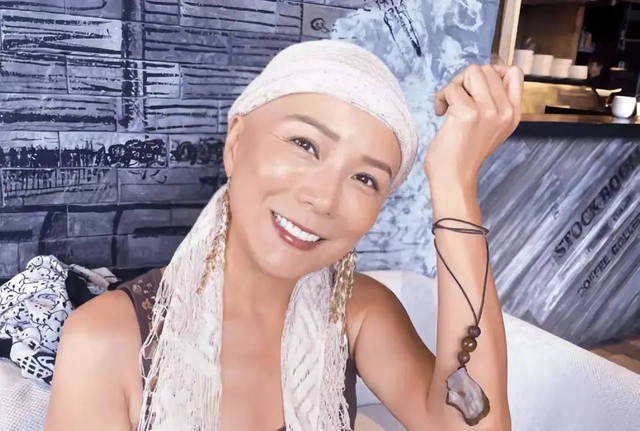 &Aacute; hậu đ&igrave;nh đ&aacute;m bất ngờ lộ diện sau 1 năm điều trị ung thư v&uacute; giai đoạn cuối, th&acirc;n h&igrave;nh gầy rộc khiến ai cũng giật m&igrave;nh- Ảnh 3.