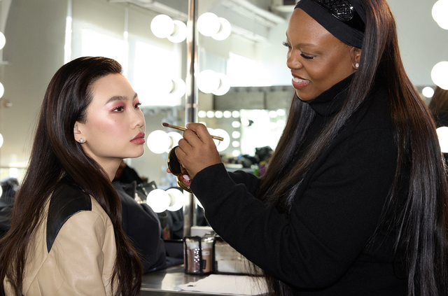 Louis Vuitton đã có một năm “bội thu” chưa từng có cùng showbiz Việt- Ảnh 25. Louis Vuitton đã có một năm “bội thu” chưa từng có cùng showbiz Việt- Ảnh 25.