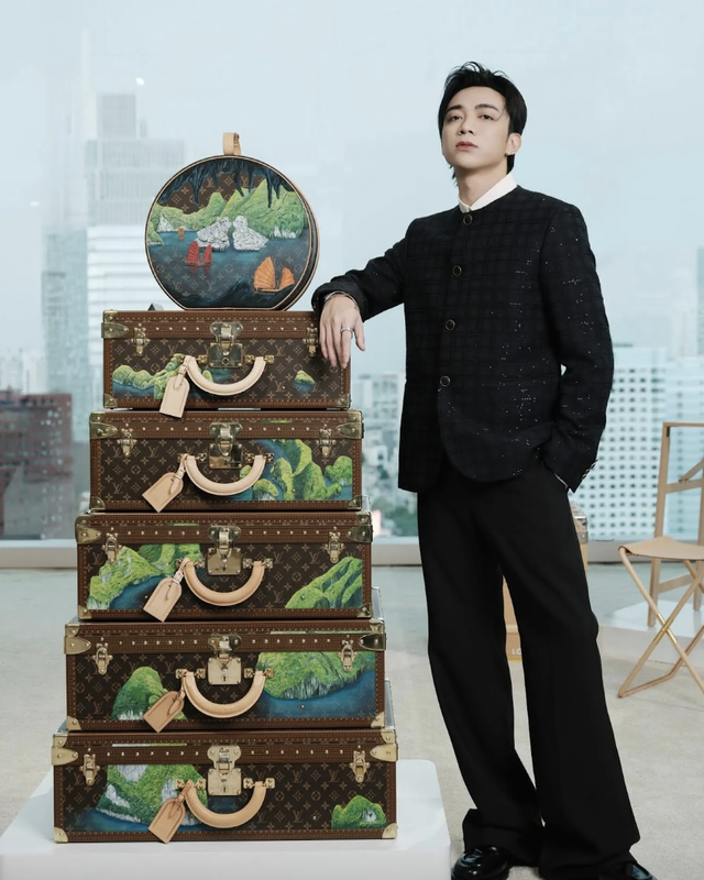 Louis Vuitton đã có một năm “bội thu” chưa từng có cùng showbiz Việt- Ảnh 17. Louis Vuitton đã có một năm “bội thu” chưa từng có cùng showbiz Việt- Ảnh 17.