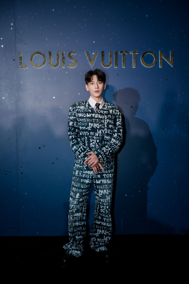 Đại tiệc cuối năm của Louis Vuitton chiếm trọn sự quan t&acirc;m của cộng đồng mạng:  D&agrave;n sao Vbiz hội tụ trong si&ecirc;u sự kiện b&ugrave;ng nổ dịp cuối năm - Ảnh 2.