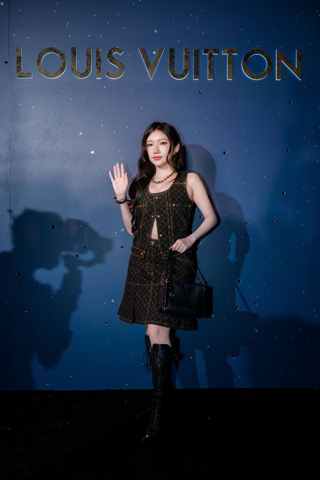 Đại tiệc cuối năm của Louis Vuitton chiếm trọn sự quan t&acirc;m của cộng đồng mạng:  D&agrave;n sao Vbiz hội tụ trong si&ecirc;u sự kiện b&ugrave;ng nổ dịp cuối năm - Ảnh 11.
