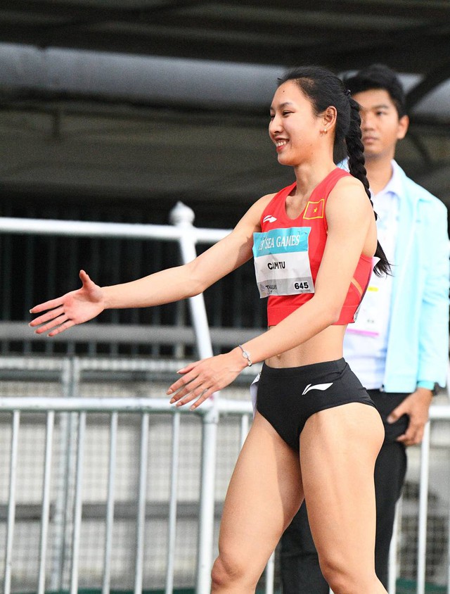 Tìm ra "nữ thần điền kinh" Việt Nam tại SEA Games: Tài năng có thừa, bụng 6 múi săn chắc, chân còn dài thẳng thắp- Ảnh 4. Tìm ra "nữ thần điền kinh" Việt Nam tại SEA Games: Tài năng có thừa, bụng 6 múi săn chắc, chân còn dài thẳng thắp- Ảnh 4.