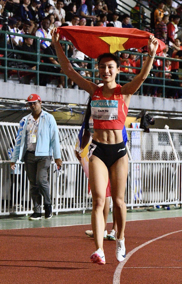 Tìm ra "nữ thần điền kinh" Việt Nam tại SEA Games: Tài năng có thừa, bụng 6 múi săn chắc, chân còn dài thẳng thắp- Ảnh 1. Tìm ra "nữ thần điền kinh" Việt Nam tại SEA Games: Tài năng có thừa, bụng 6 múi săn chắc, chân còn dài thẳng thắp- Ảnh 1.