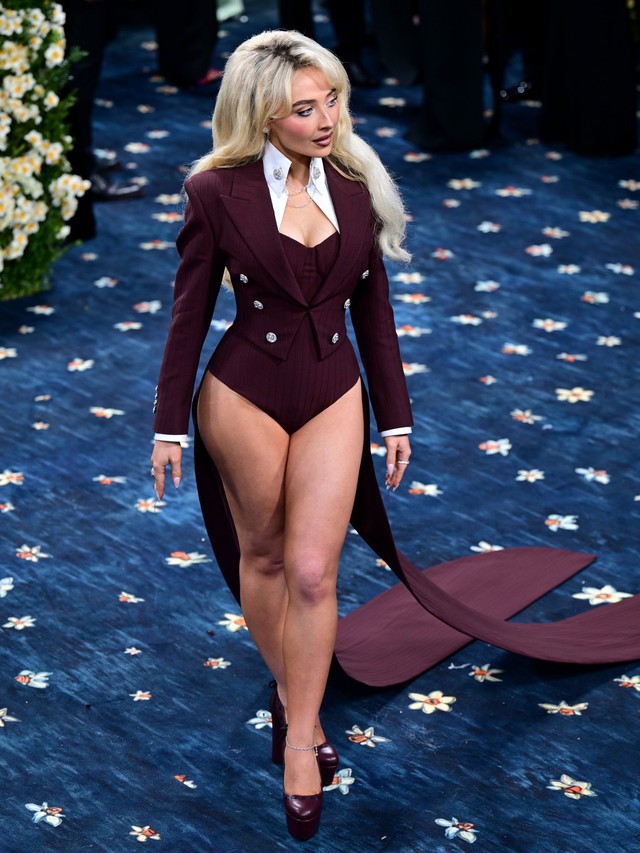 Ca sĩ nhận được 2 phiếu bầu l&agrave;m Thị trưởng th&agrave;nh phố: Tho&aacute;t kiếp flop ngoạn mục, hở bạo đố ai b&igrave; lại- Ảnh 1.