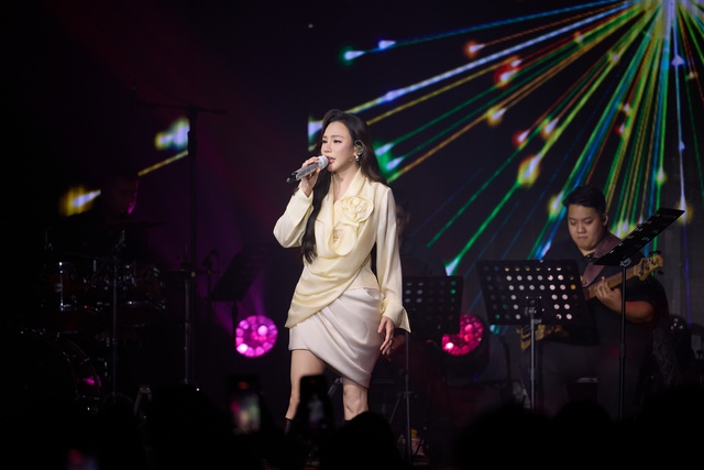 Hồ Quỳnh Hương, Ngọc Anh hội ngộ trong liveshow thiện nguyện "Một V&ograve;ng Tay Ấm"- Ảnh 4.