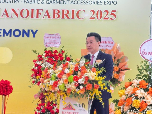 Ông Quách Quang Đông – Phó Cục trưởng Cục Công nghiệp Bộ Công thương phát biểu tại Lễ khai mạc Triển lãm Ông Quách Quang Đông – Phó Cục trưởng Cục Công nghiệp Bộ Công thương phát biểu tại Lễ khai mạc Triển lãm