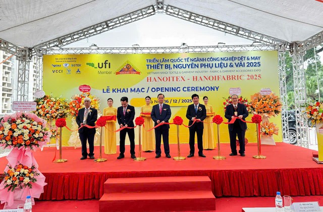 Khai mạc Triển lãm Quốc tế Ngành Công nghiệp Dệt May - Thiết bị, nguyên phụ liệu & Vải 2025- Ảnh 2. Khai mạc Triển lãm Quốc tế Ngành Công nghiệp Dệt May - Thiết bị, nguyên phụ liệu & Vải 2025- Ảnh 2.