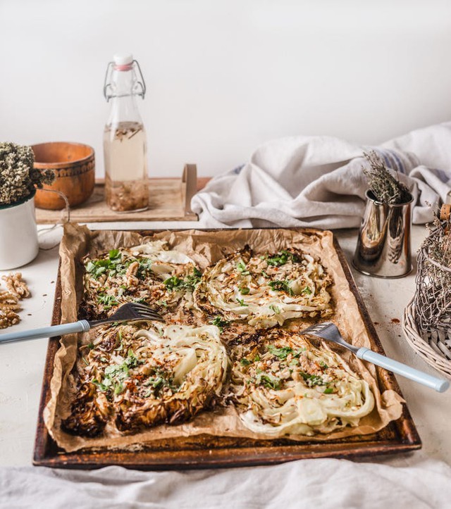 Năm 2026 sẽ l&agrave; năm của bắp cải: Từ m&acirc;m cơm qu&ecirc; đến b&agrave;n ăn hiện đại - v&igrave; sao bắp cải đang được y&ecirc;u th&iacute;ch trở lại?- Ảnh 2.