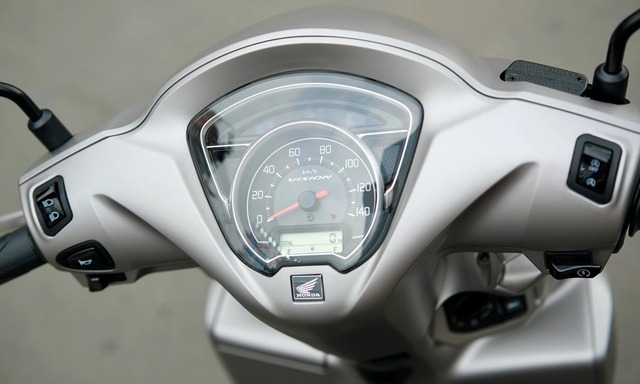 Mỗi ph&uacute;t c&oacute; 1 chiếc xe tay ga n&agrave;y b&aacute;n ra, gi&aacute; chỉ hơn 31 triệu đồng cho phi&ecirc;n bản 2026- Ảnh 4.