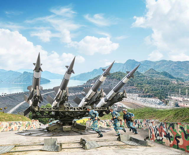 Lặng thầm canh trời, ki&ecirc;u h&atilde;nh Anh h&ugrave;ng- Ảnh 5.