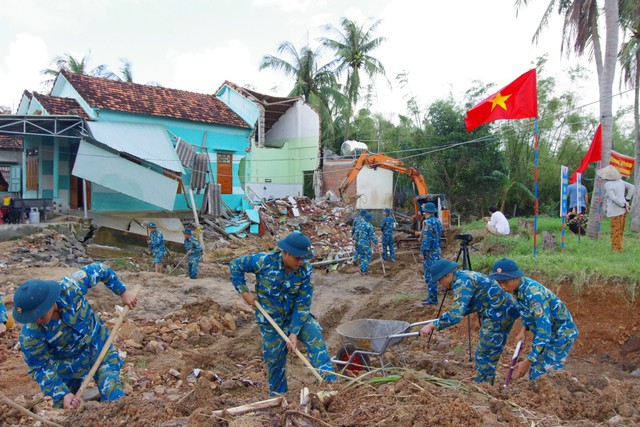 Lặng thầm canh trời, ki&ecirc;u h&atilde;nh Anh h&ugrave;ng- Ảnh 8.