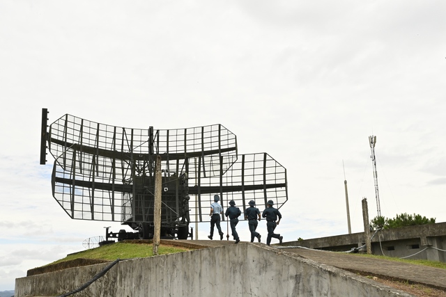 Lặng thầm canh trời, ki&ecirc;u h&atilde;nh Anh h&ugrave;ng- Ảnh 7.