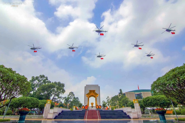 Lặng thầm canh trời, ki&ecirc;u h&atilde;nh Anh h&ugrave;ng- Ảnh 4.