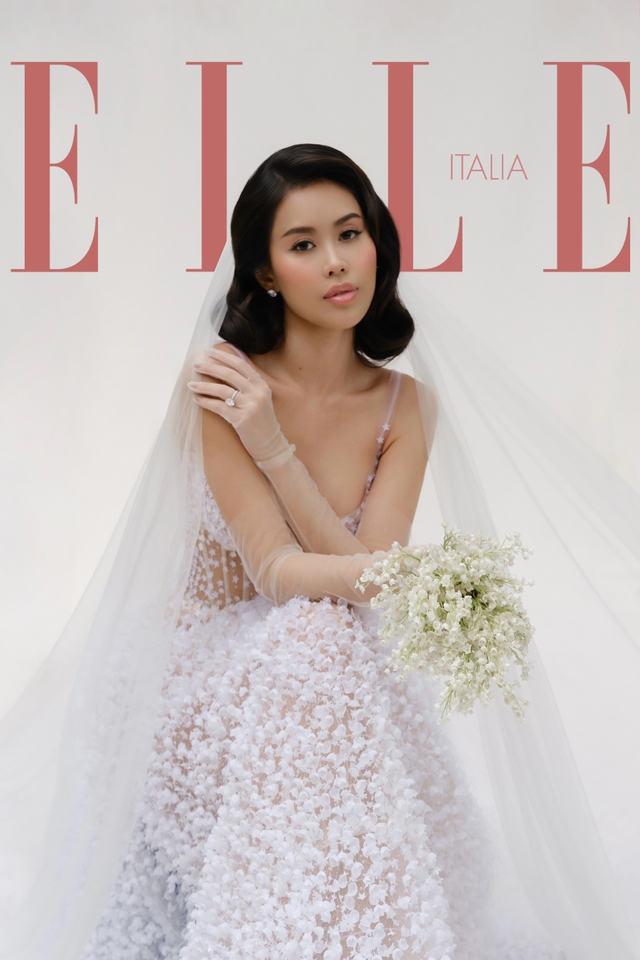 Cô dâu Tiên Nguyễn mặc váy cưới đính kết 15.000 bông hoa linh lan trên bìa tạp chí Elle danh tiếng- Ảnh 1. Cô dâu Tiên Nguyễn mặc váy cưới đính kết 15.000 bông hoa linh lan trên bìa tạp chí Elle danh tiếng- Ảnh 1.