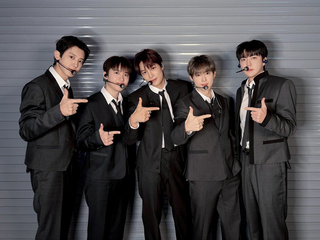 Khoảnh khắc được v&iacute; như "nước mắt của thời đại", hiện thực khốc liệt về sự hết thời của 2 đỉnh lưu ch&acirc;u &Aacute;- Ảnh 3.