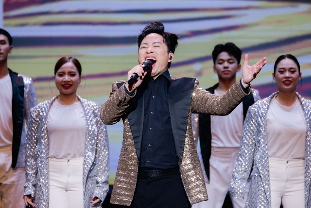 T&ugrave;ng Dương: "T&ocirc;i g&aacute;c lại những g&igrave; thuộc về c&aacute; nh&acirc;n để thăng hoa với mọi người d&acirc;n Việt Nam"- Ảnh 2.