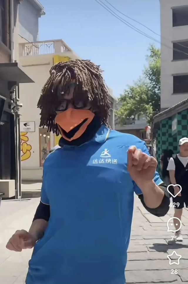 Shipper từng l&agrave; thủ khoa, học Y 13 năm đến bậc Tiến sĩ: "Họ n&oacute;i t&ocirc;i đang x&uacute;c phạm cha mẹ"- Ảnh 4.