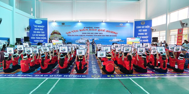 Lan toả t&igrave;nh y&ecirc;u biển đảo qu&ecirc; hương đến với c&aacute;c em học sinh phường Rạch Gi&aacute;, tỉnh An Giang- Ảnh 1.