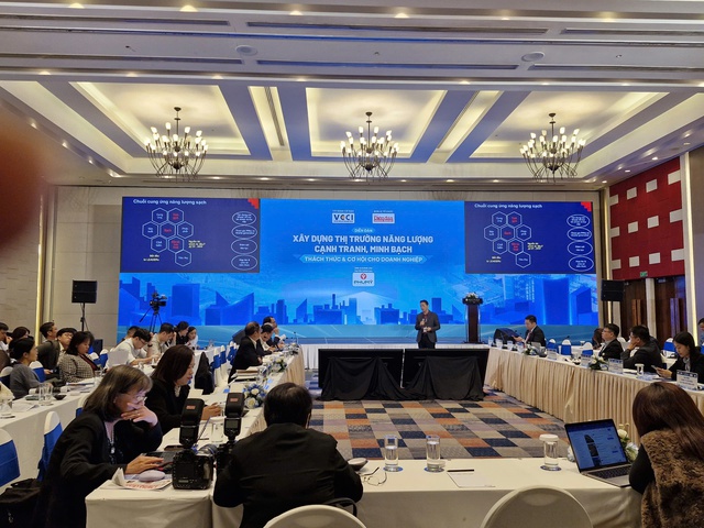 Quang cảnh Diễn đ&agrave;n.