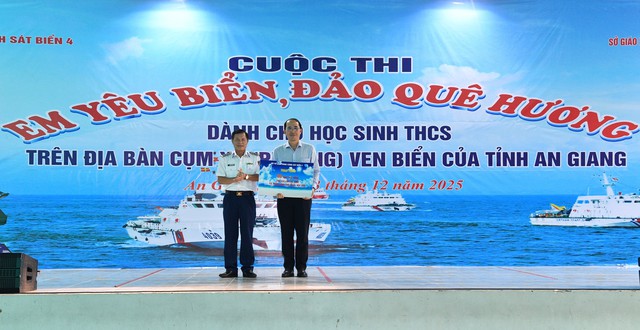 Lan toả t&igrave;nh y&ecirc;u biển đảo qu&ecirc; hương đến với c&aacute;c em học sinh phường Rạch Gi&aacute;, tỉnh An Giang- Ảnh 4.