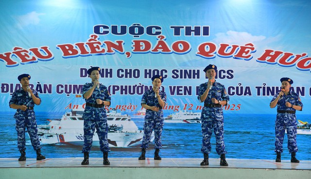 Lan toả t&igrave;nh y&ecirc;u biển đảo qu&ecirc; hương đến với c&aacute;c em học sinh phường Rạch Gi&aacute;, tỉnh An Giang- Ảnh 7.