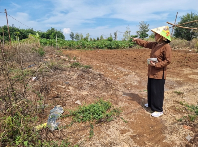 Chị chồng cho con t&ocirc;i miếng đất, mẹ chồng nghe tin đ&ograve;i l&agrave;m một việc hết sức v&ocirc; l&yacute; tr&ecirc;n mảnh đất ấy- Ảnh 1.