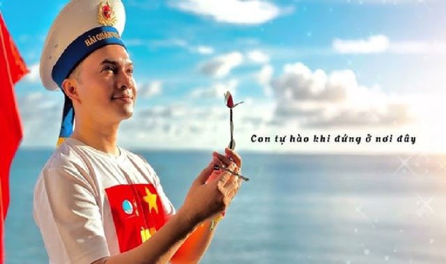 Nam ca sĩ tới đảo Trường Sa nhặt rau, nấu ăn c&ugrave;ng chiến sĩ: "T&ocirc;i nghẹn ng&agrave;o, x&uacute;c động"- Ảnh 2.