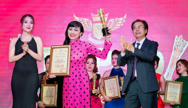 Nữ diễn vi&ecirc;n 41 tuổi ly h&ocirc;n mới tự kiếm đồng tiền đầu ti&ecirc;n- Ảnh 2.