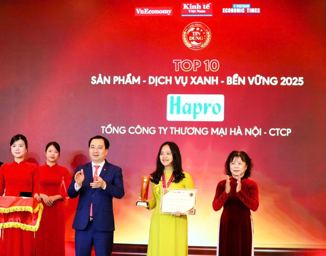 Gạo Hapro thượng hạng ST25 được vinh danh 
Top 10 sản phẩm &ndash; Dịch vụ xanh &ndash; Bền vững 2025
 &ldquo;Chương tr&igrave;nh tin d&ugrave;ng Việt Nam 2025&rdquo;
- Ảnh 1.