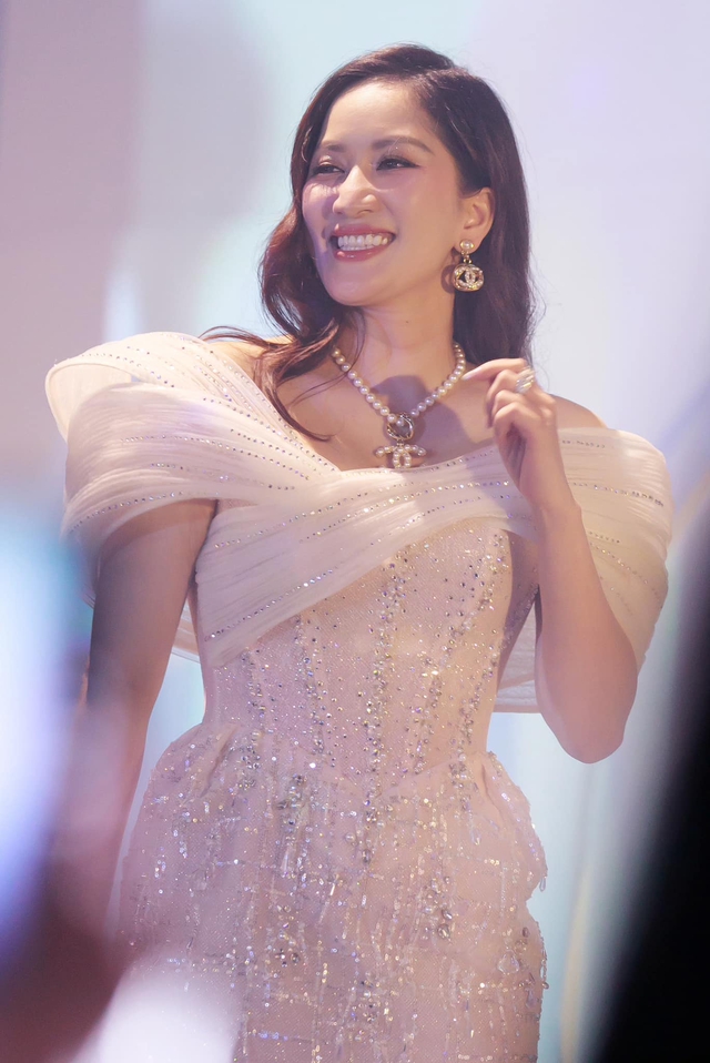 Nhan sắc nữ nghệ sĩ là viện trưởng, cưới chồng học trò kém 11 tuổi, sở hữu nhà trăm tỷ ở TP.HCM- Ảnh 1. Nhan sắc nữ nghệ sĩ là viện trưởng, cưới chồng học trò kém 11 tuổi, sở hữu nhà trăm tỷ ở TP.HCM- Ảnh 1.