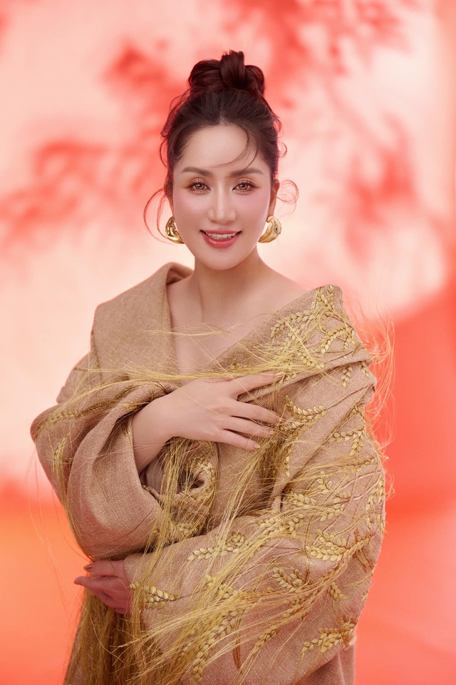 Nhan sắc nữ nghệ sĩ là viện trưởng, cưới chồng học trò kém 11 tuổi, sở hữu nhà trăm tỷ ở TP.HCM- Ảnh 3. Nhan sắc nữ nghệ sĩ là viện trưởng, cưới chồng học trò kém 11 tuổi, sở hữu nhà trăm tỷ ở TP.HCM- Ảnh 3.