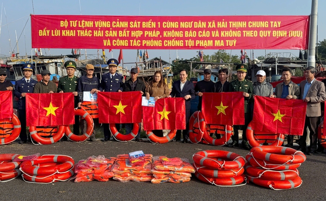 Lan tỏa chương tr&igrave;nh &ldquo;Cảnh s&aacute;t biển đồng h&agrave;nh với ngư d&acirc;n&rdquo; tại tỉnh Ninh B&igrave;nh

- Ảnh 1.