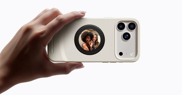 Chiếc ốp n&agrave;y th&ecirc;m cả m&agrave;n h&igrave;nh v&agrave;o mặt lưng iPhone để bạn chụp selfie "n&eacute;t căng"- Ảnh 4.