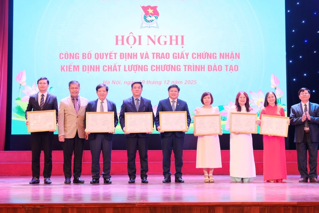 Học viện Thanh thiếu ni&ecirc;n Việt Nam được trao chứng nhận kiểm định chất lượng 07 chương tr&igrave;nh đ&agrave;o tạo Đại học- Ảnh 1.