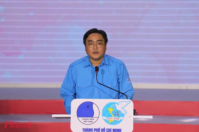 TP. Hồ Chí Minh Tuyên Dương 184 "Bông Hoa" Hiếu Thảo Năm 2025: Hành Trình 30 Năm Lan Tỏa Nghĩa Tình và Giá Trị Nhân Văn- Ảnh 2. TP. Hồ Chí Minh Tuyên Dương 184 "Bông Hoa" Hiếu Thảo Năm 2025: Hành Trình 30 Năm Lan Tỏa Nghĩa Tình và Giá Trị Nhân Văn- Ảnh 2.