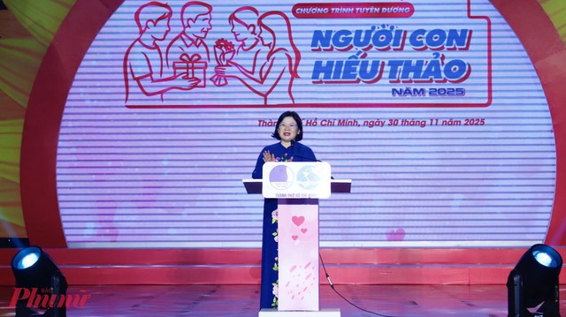 TP. Hồ Chí Minh Tuyên Dương 184 "Bông Hoa" Hiếu Thảo Năm 2025: Hành Trình 30 Năm Lan Tỏa Nghĩa Tình và Giá Trị Nhân Văn- Ảnh 1. TP. Hồ Chí Minh Tuyên Dương 184 "Bông Hoa" Hiếu Thảo Năm 2025: Hành Trình 30 Năm Lan Tỏa Nghĩa Tình và Giá Trị Nhân Văn- Ảnh 1.