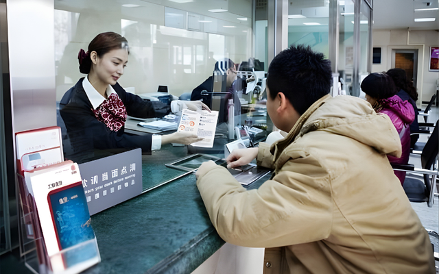 Bỏ qu&ecirc; đi trốn nợ xấu, 3 năm sau quay về xin trả, người đ&agrave;n &ocirc;ng chết sững: Khoản nợ đ&atilde; c&oacute; người trả thay!- Ảnh 1.