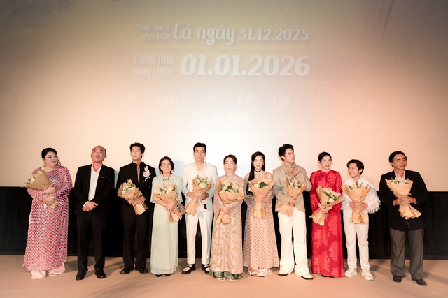 Thu Trang t&aacute;i hiện đ&aacute;m giỗ miền T&acirc;y trong showcase "Ai Thương Ai Mến"- Ảnh 4.