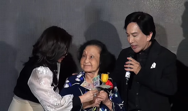 Nữ nghệ sĩ ngh&egrave;o khổ chống gậy nhận 25 triệu, bật kh&oacute;c n&oacute;i với NSƯT Kim Tử Long- Ảnh 1.