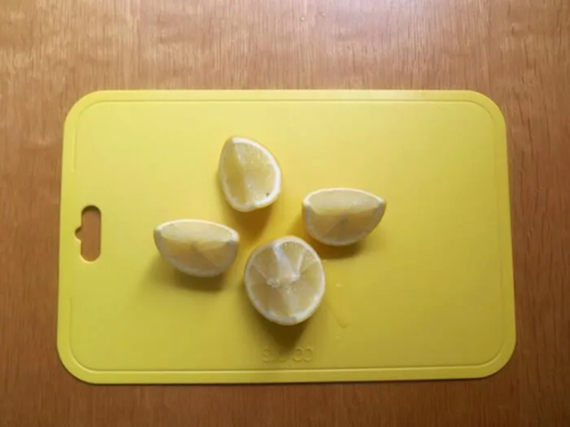 Cắt chanh theo chiều ngang hay chiều dọc được nhiều nước hơn?- Ảnh 2.