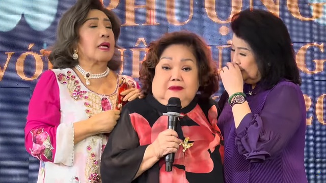 Nữ NSND 80 tuổi: "Ai c&oacute; tiền nhiều th&igrave; cho lại người &iacute;t tiền. Phải c&oacute; tiền mới vui được.- Ảnh 1.