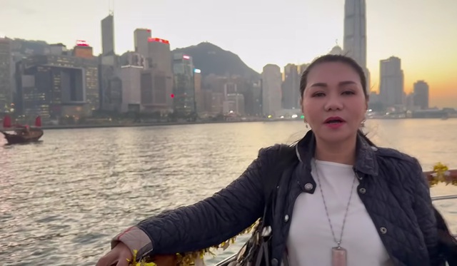 Nữ NSƯT l&agrave; con d&acirc;u Thanh Tuyền kỷ niệm ng&agrave;y cưới ở Hong Kong: "Mỗi ng&agrave;y t&ocirc;i ở một kh&aacute;ch sạn"

- Ảnh 2.