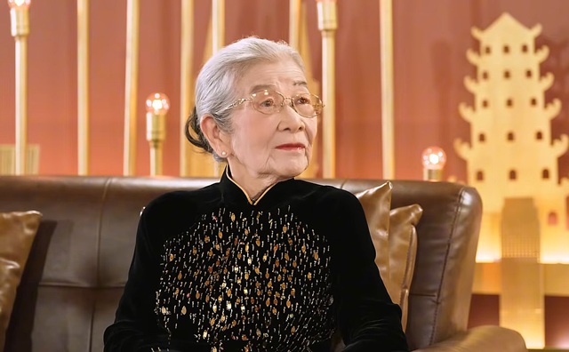 Nữ NSƯT miền Nam U100 vẫn chạy show H&agrave; Nội, đ&agrave;n em hoảng hồn v&igrave; gọi kh&ocirc;ng được- Ảnh 1.