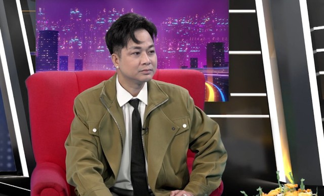 Nam ca sĩ 44 tuổi nói thẳng việc nghệ sĩ làm từ thiện bị mạng xã hội chỉ trích- Ảnh 2. Nam ca sĩ 44 tuổi nói thẳng việc nghệ sĩ làm từ thiện bị mạng xã hội chỉ trích- Ảnh 2.