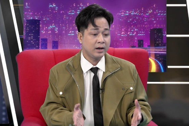 Nam ca sĩ 44 tuổi nói thẳng việc nghệ sĩ làm từ thiện bị mạng xã hội chỉ trích- Ảnh 1. Nam ca sĩ 44 tuổi nói thẳng việc nghệ sĩ làm từ thiện bị mạng xã hội chỉ trích- Ảnh 1.