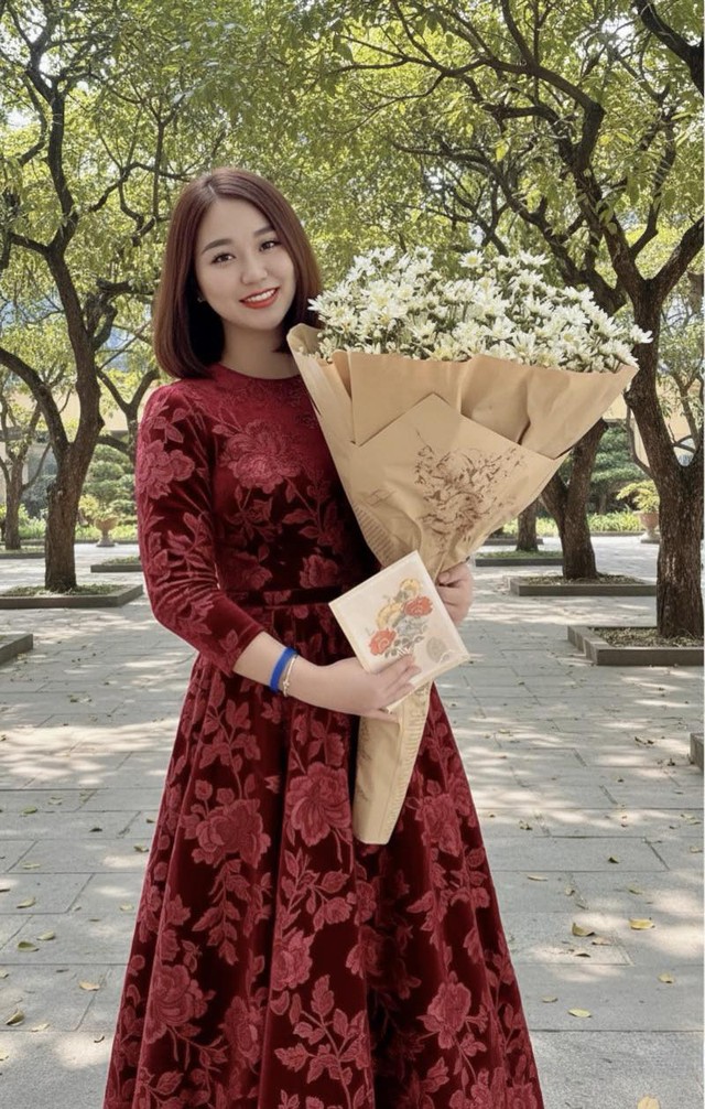 Nhan sắc vợ 2 k&eacute;m 12 tuổi được đại t&aacute;, gi&aacute;m đốc Nh&agrave; h&aacute;t Ch&egrave;o Qu&acirc;n đội y&ecirc;u chiều v&ocirc; điều kiện- Ảnh 6.