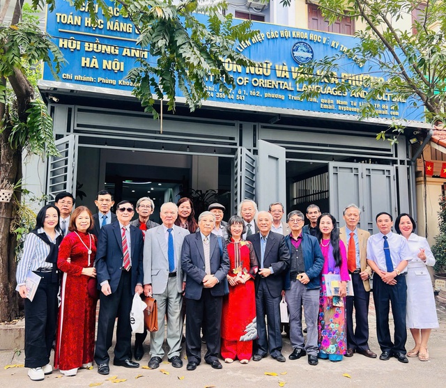 BCH v&agrave; c&aacute;c Hội vi&ecirc;n chụp ảnh kỷ niệm.