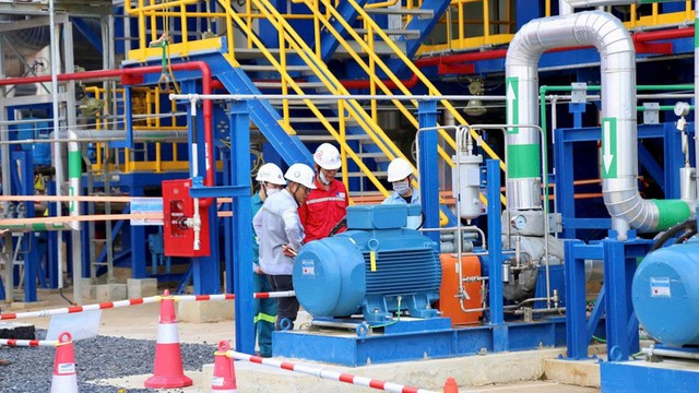 Nh&agrave; m&aacute;y điện Nhơn Trạch 3-4, đ&acirc;y l&agrave; nh&agrave; m&aacute;y sử dụng kh&iacute; thi&ecirc;n nhi&ecirc;n h&oacute;a lỏng (LNG) đầu ti&ecirc;n tại Việt Nam.