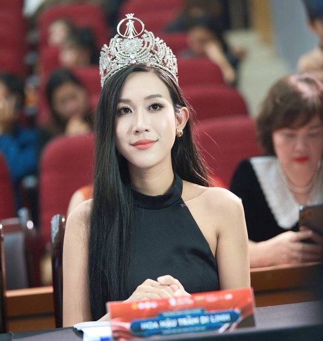 Hoa hậu Trần Di Linh - Đại sứ Tạp ch&iacute; Thanh ni&ecirc;n l&agrave; Trưởng Ban gi&aacute;m khảo N&eacute;t đẹp Sinh vi&ecirc;n Việt Nam- Ảnh 1.